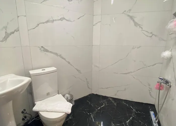 Ramo's Aparatments & *