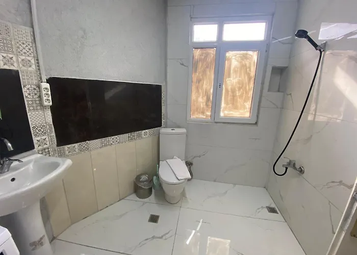 Ramo's Aparatments & *